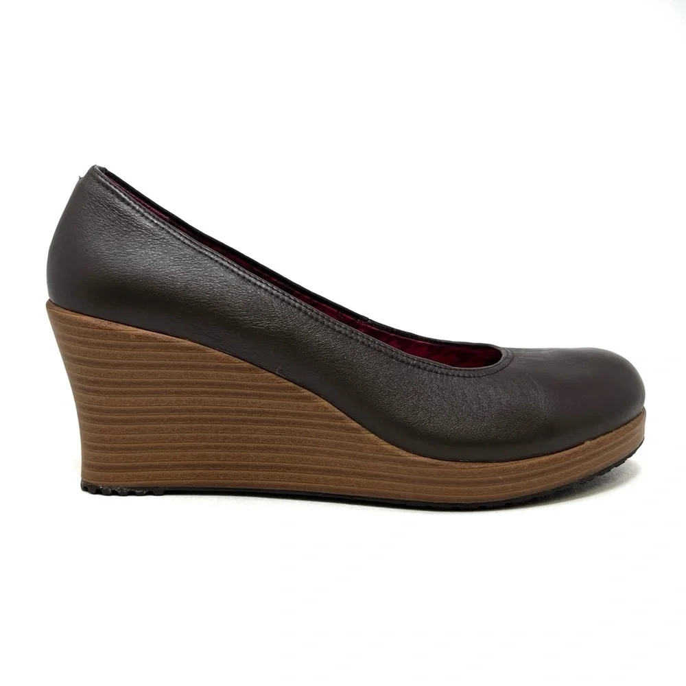 Crocs Walnut Brown Wedge Heel Size 9 Platform Pump Leather Closed Round Toe